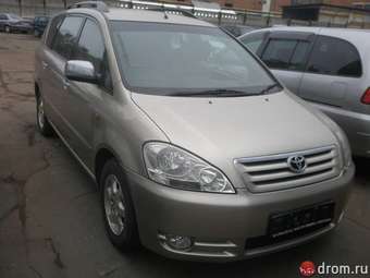 2003 Toyota Ipsum Pictures