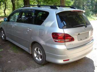 2003 Toyota Ipsum Photos