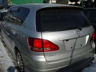 2003 Toyota Ipsum Photos