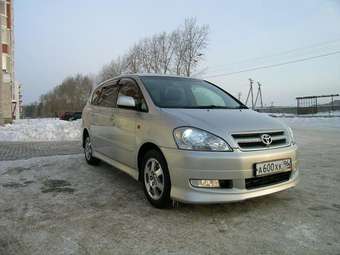 2003 Toyota Ipsum Images