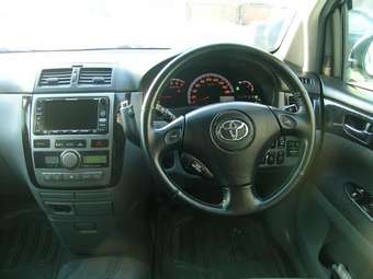 2003 Toyota Ipsum Pics