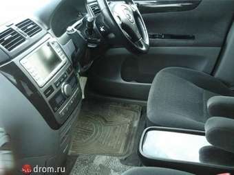 2003 Toyota Ipsum Pictures
