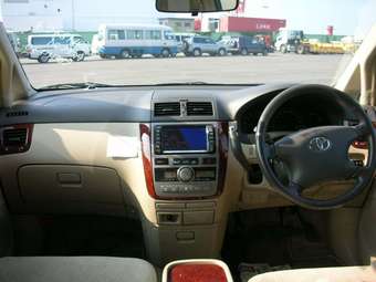 2003 Toyota Ipsum Photos