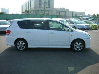2003 Toyota Ipsum Images
