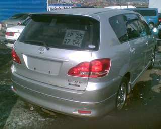 2003 Toyota Ipsum Pictures