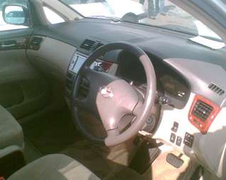 2003 Toyota Ipsum Pictures