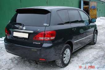 2003 Toyota Ipsum Pictures