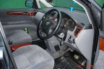 2003 Toyota Ipsum Pics