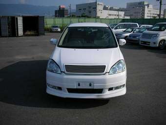 2003 Toyota Ipsum Pictures