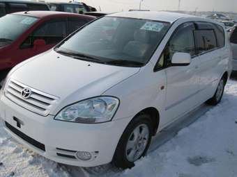 2003 Toyota Ipsum Pictures