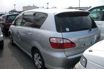 2003 Toyota Ipsum Pictures