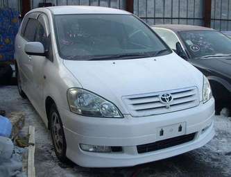 2003 Toyota Ipsum Pictures
