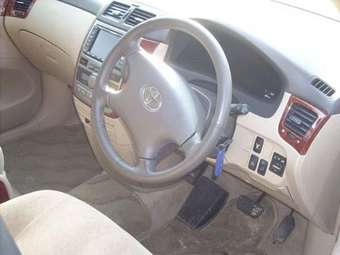 2003 Toyota Ipsum Pictures