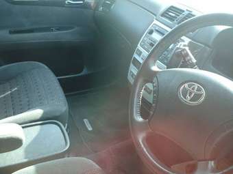 2003 Toyota Ipsum Pictures