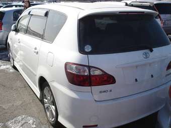 2003 Toyota Ipsum Photos