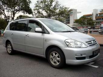 2003 Toyota Ipsum Photos