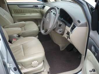 2003 Toyota Ipsum Pics