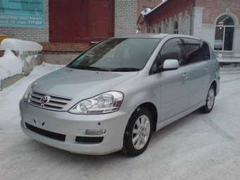 2003 Toyota Ipsum Pictures