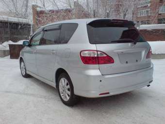 2003 Toyota Ipsum Photos