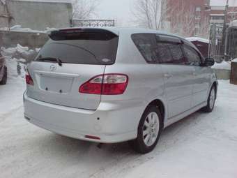 2003 Toyota Ipsum Photos