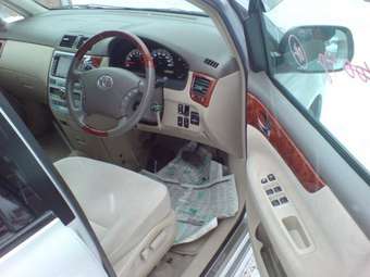 2003 Toyota Ipsum Pictures