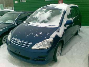 2003 Toyota Ipsum Pictures