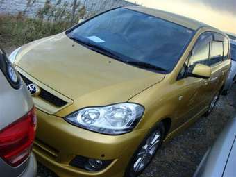2003 Toyota Ipsum Pictures