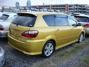 2003 Toyota Ipsum Pictures
