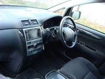 2003 Toyota Ipsum Photos