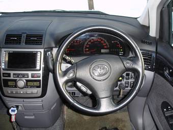 2003 Toyota Ipsum Pictures