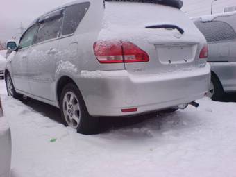 2003 Toyota Ipsum Photos