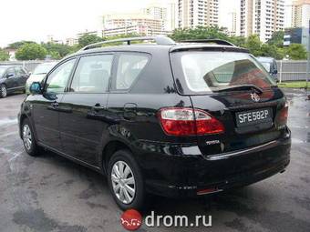 2003 Toyota Ipsum Photos
