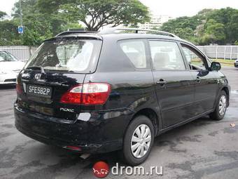 2003 Toyota Ipsum Photos