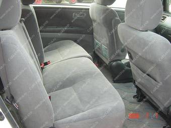 2003 Toyota Ipsum Photos