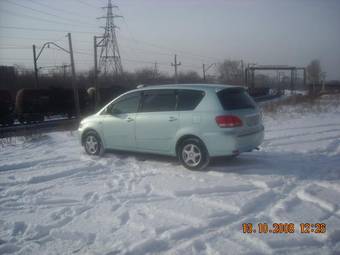 2003 Toyota Ipsum Photos