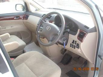 2003 Toyota Ipsum Photos