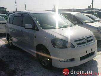 2003 Toyota Ipsum Pictures