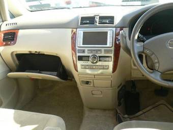 2003 Toyota Ipsum Pictures