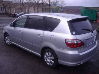 2003 Toyota Ipsum Pictures