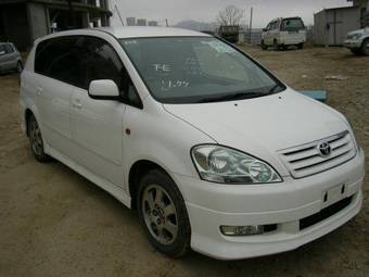 2003 Toyota Ipsum Photos