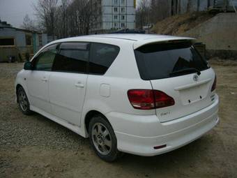 2003 Toyota Ipsum Pictures