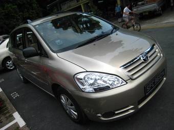 2003 Toyota Ipsum Pictures
