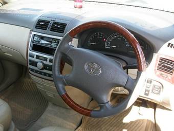 2003 Toyota Ipsum Photos