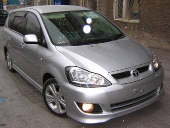 2003 Toyota Ipsum Pictures