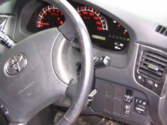 2003 Toyota Ipsum Photos