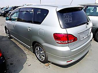 2003 Toyota Ipsum Photos
