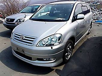 2003 Toyota Ipsum Pictures