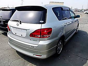 2003 Toyota Ipsum Photos