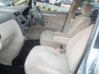 2003 Toyota Ipsum Photos