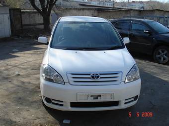 2003 Toyota Ipsum Photos